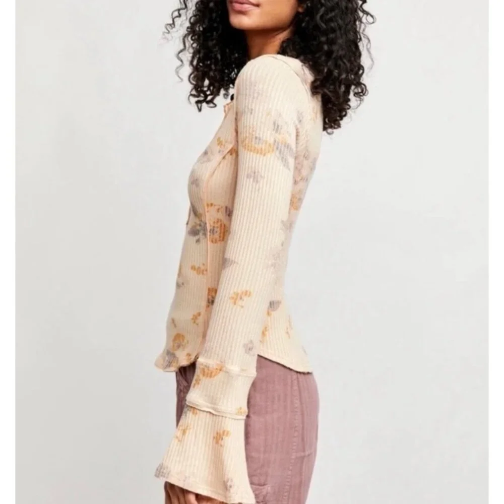 NWT Free People Ribbed Long Bell Sleeve Floral Print Retro Henley Top - Picture 4 of 16